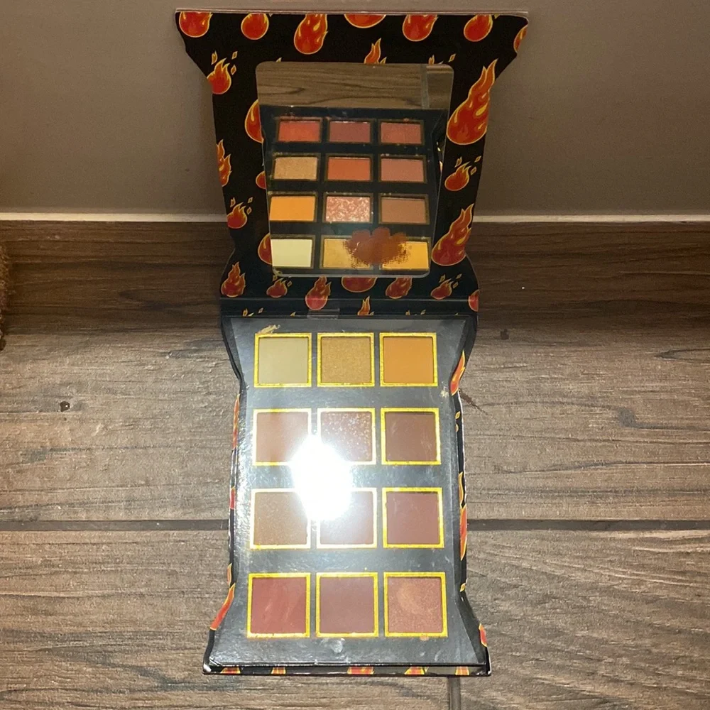 Cheetos Flamin Hot Eyeshadow Palette Brand New Hot Colors!